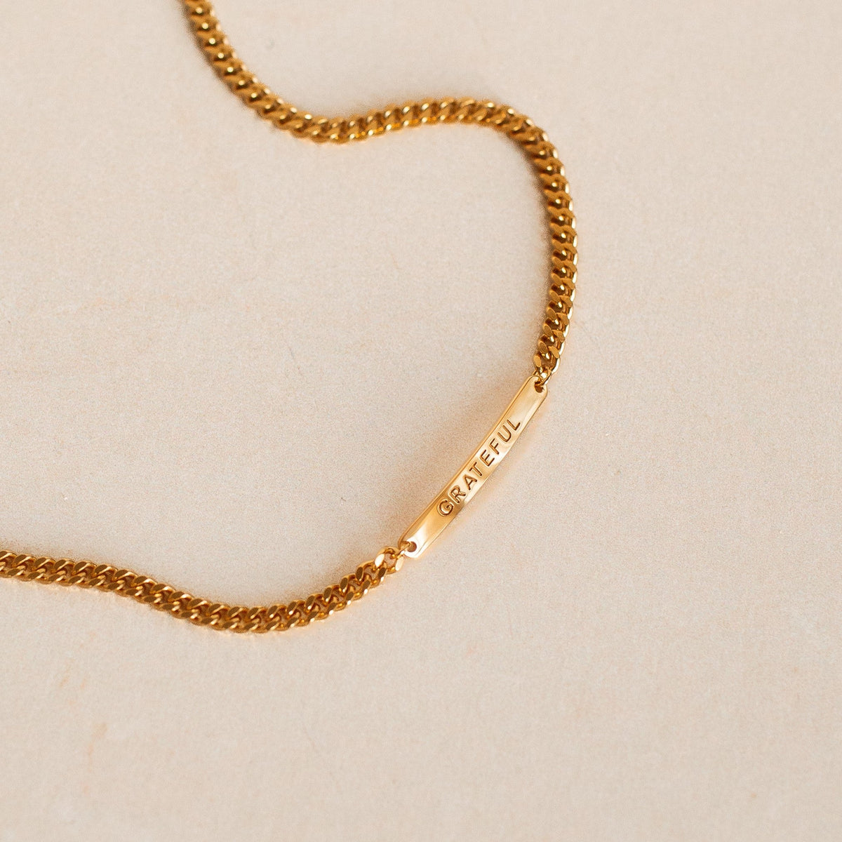 Nicole - Engraved Bar Bracelet with Curb Chain
