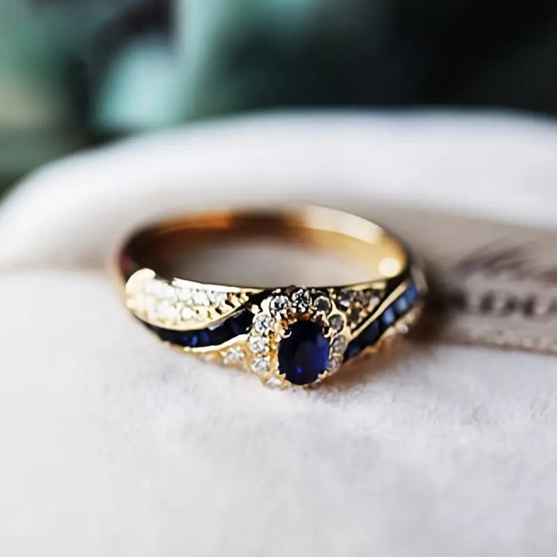 Leslie - Sculpted Gold Statement Ring