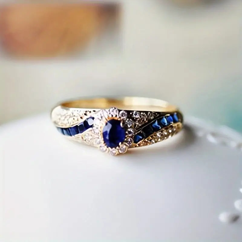 Leslie - Sculpted Gold Statement Ring
