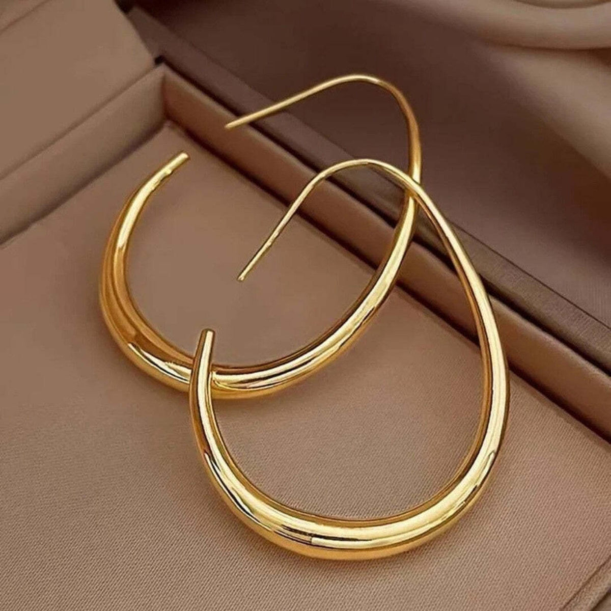 Janet - Open Curve Gold Hoop Earrings