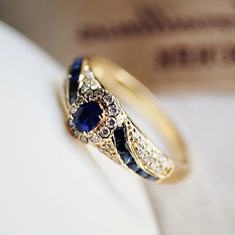 Leslie - Sculpted Gold Statement Ring