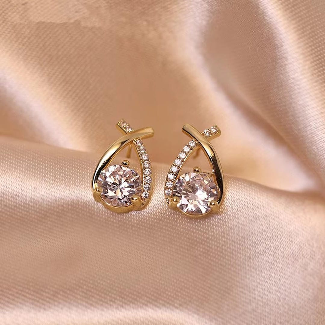 Hannah - Twisted Teardrop Stud Earrings