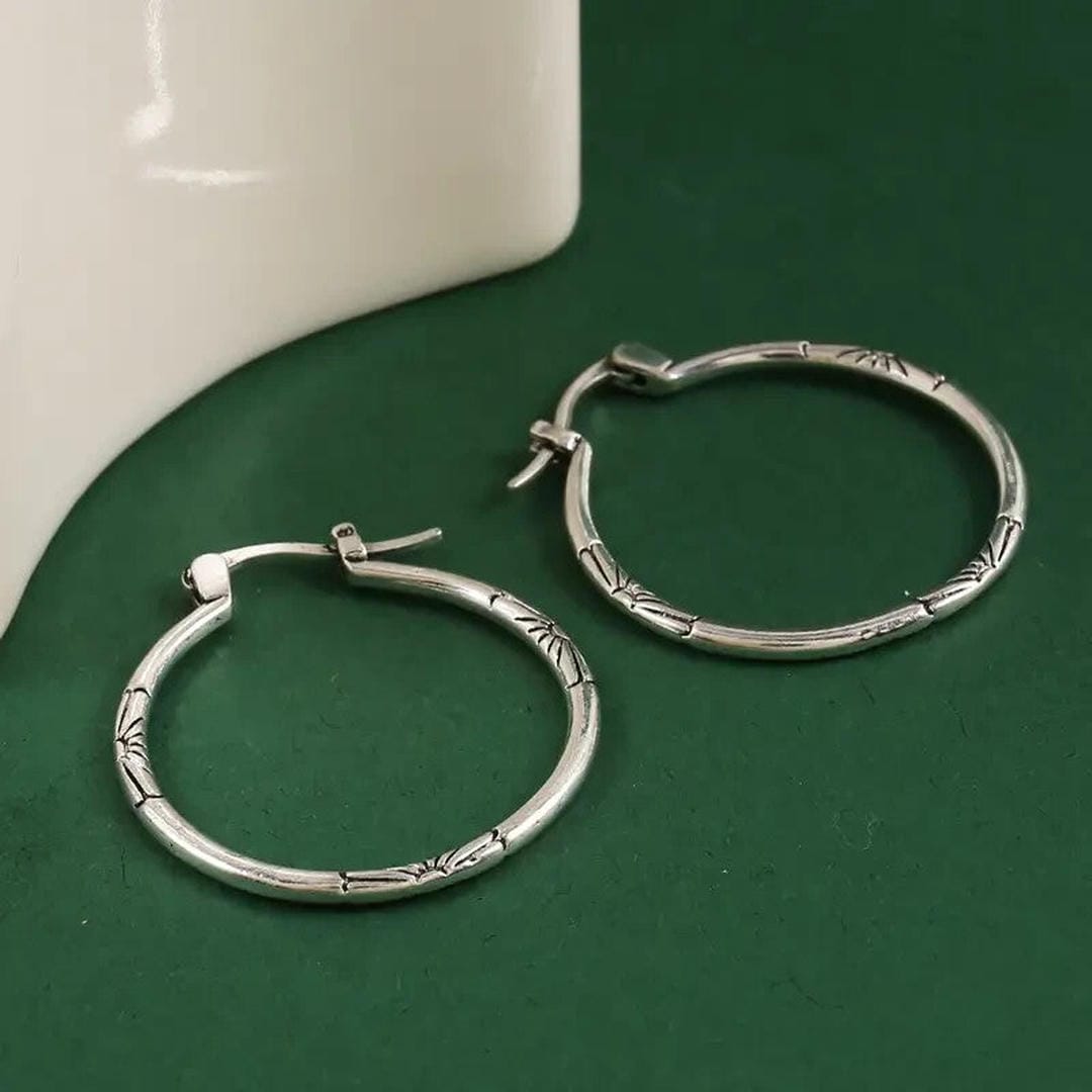 Wendy - Sleek Silver Hoop Earrings